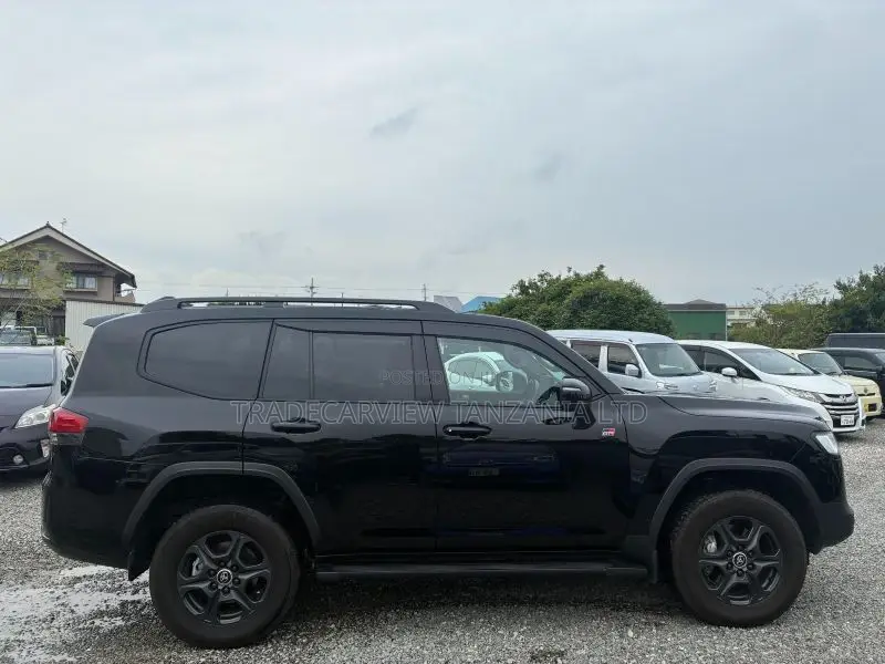 Toyota Land Cruiser LC300 2023 Black