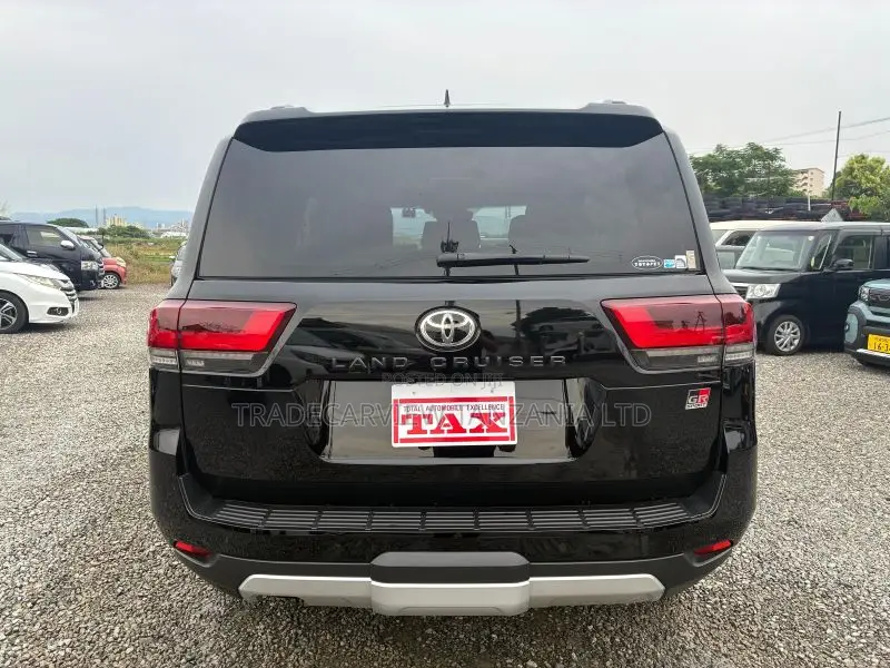 Toyota Land Cruiser LC300 2023 Black