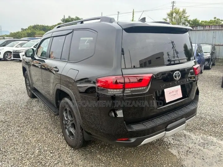 Toyota Land Cruiser LC300 2023 Black