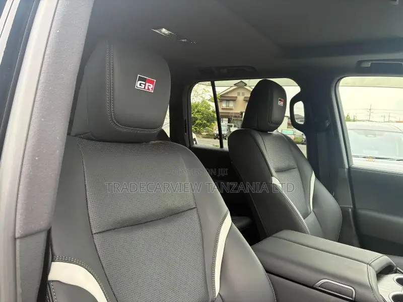 Toyota Land Cruiser LC300 2023 Black
