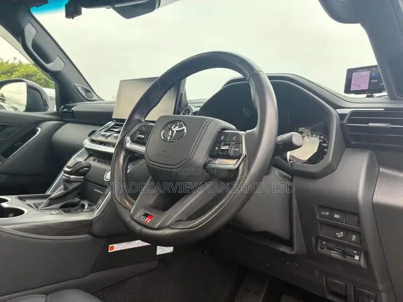 Toyota Land Cruiser LC300 2023 Black