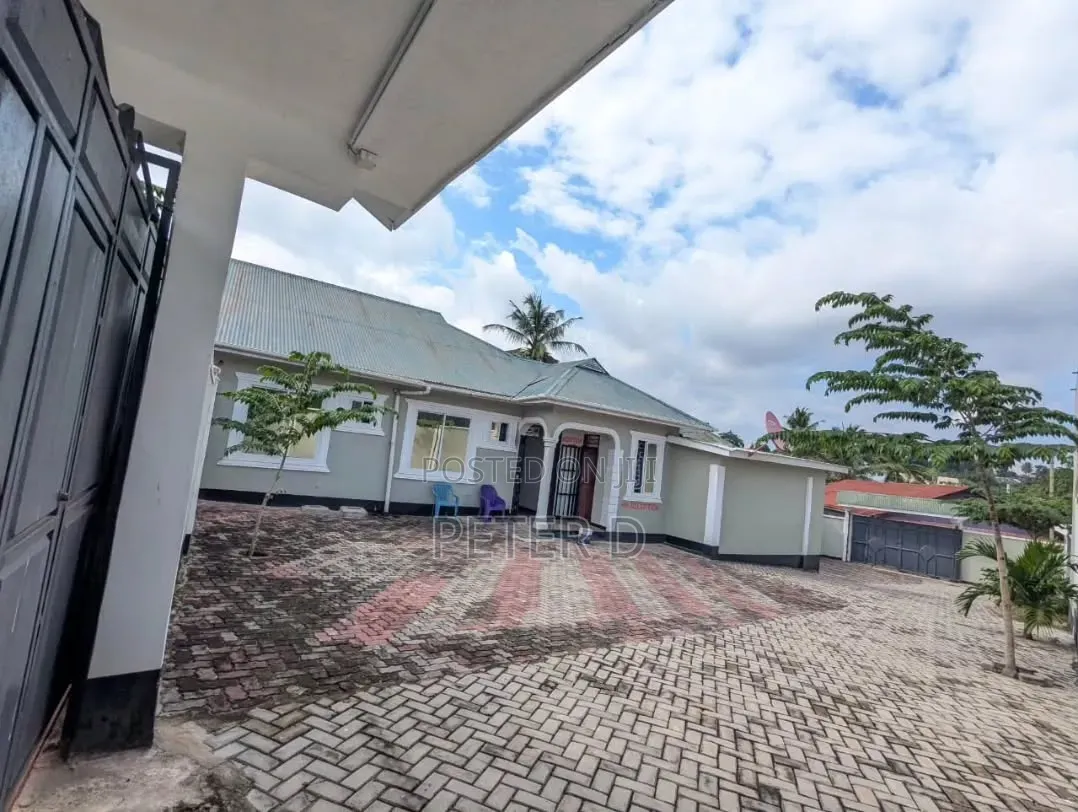 Furnished 1bdrm Apartment in Kimara for rent