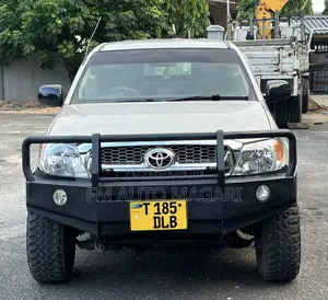 Toyota Hilux 2008 White