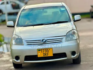 Toyota Raum 2004 Beige