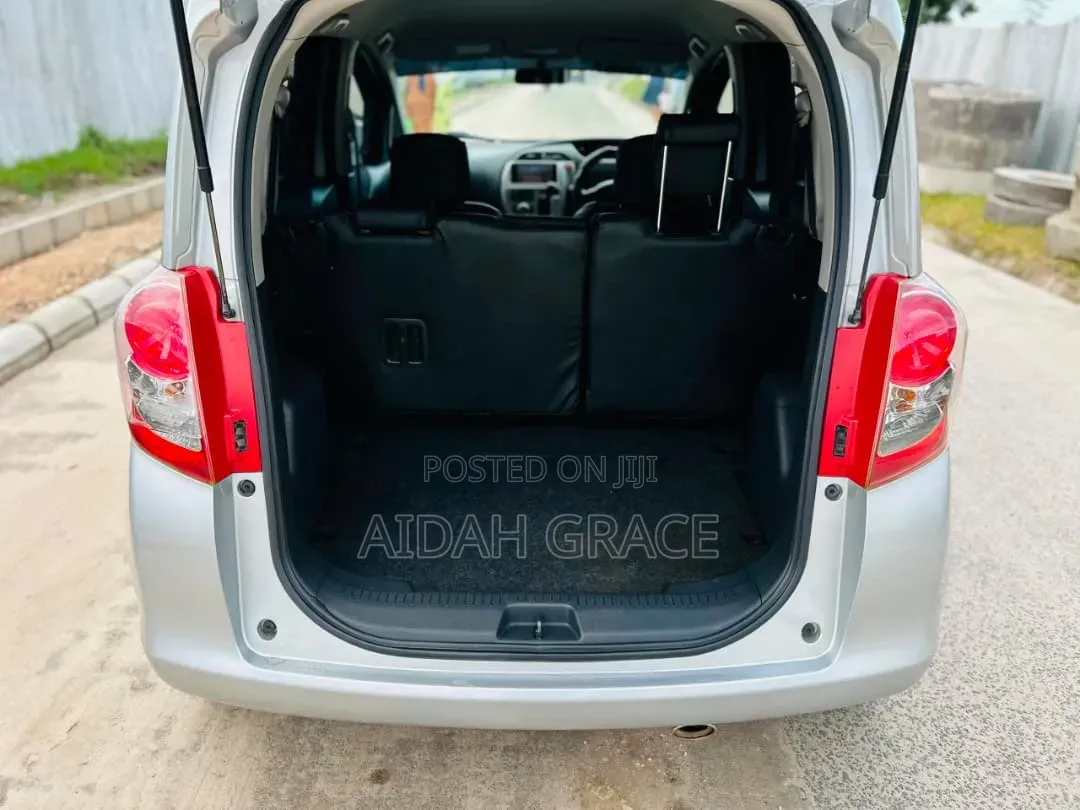 Toyota Ractis 2009 Silver