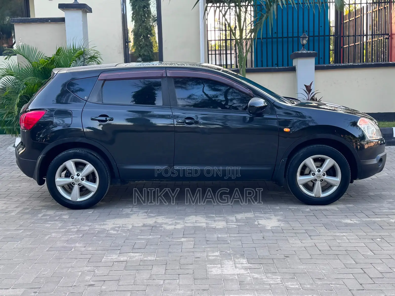 Nissan Dualis 2010 Black
