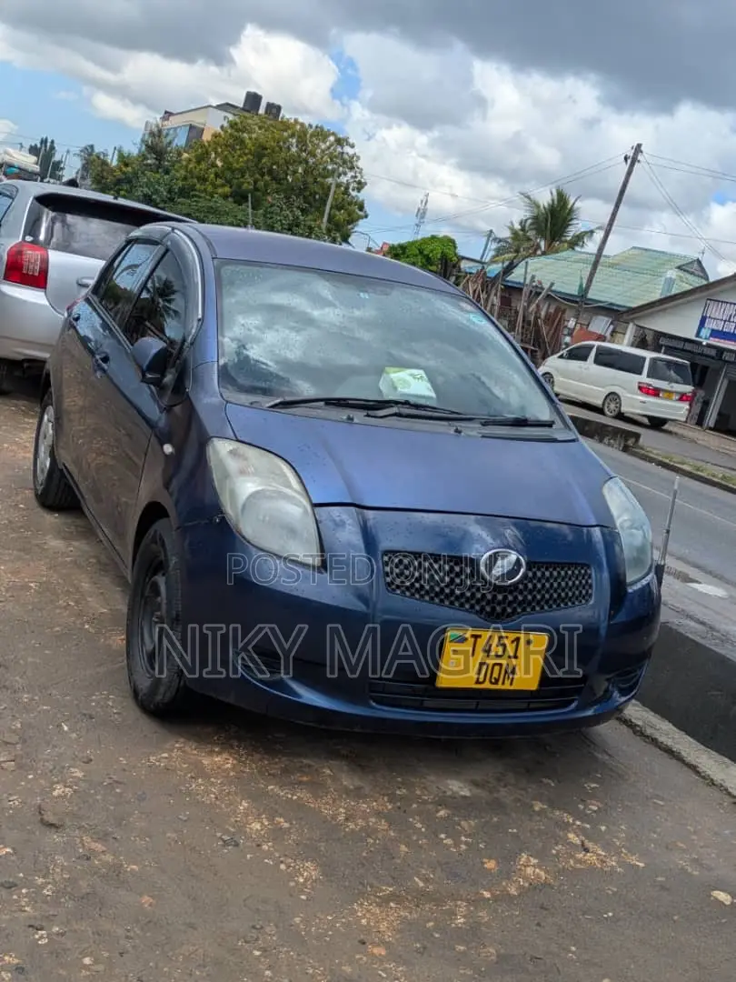 Toyota Vitz 2010 Blue