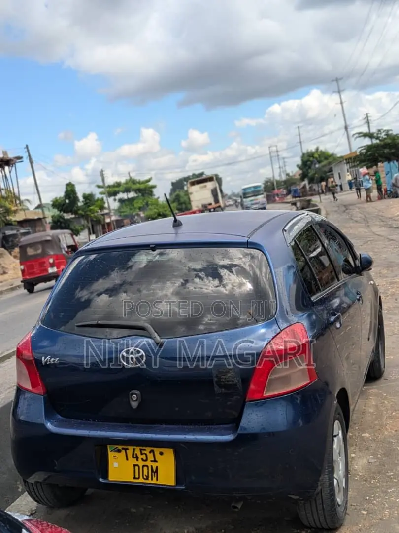 Toyota Vitz 2010 Blue