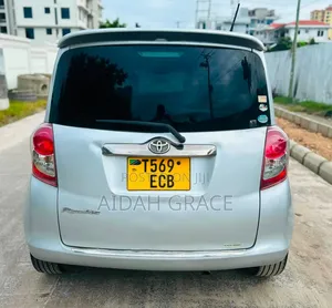 Toyota Ractis 2009 Silver