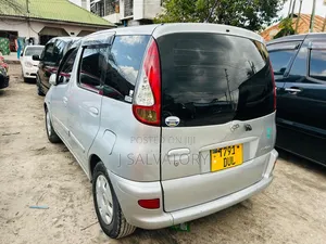 Toyota Fun Cargo 2002 Silver