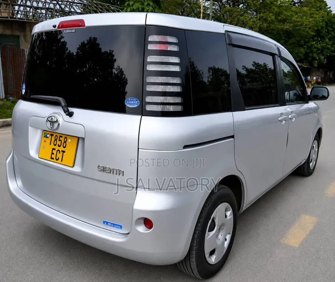 Toyota Sienta 1.5 AWD 2006 Silver