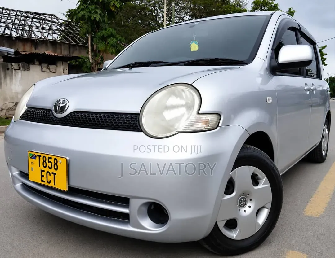 Toyota Sienta 1.5 AWD 2006 Silver