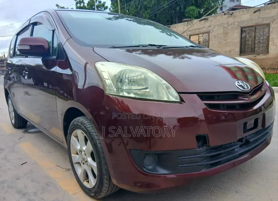 Toyota Passo Sette 1.5 AWD 2010 Red