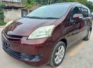 Toyota Passo Sette 1.5 AWD 2010 Red