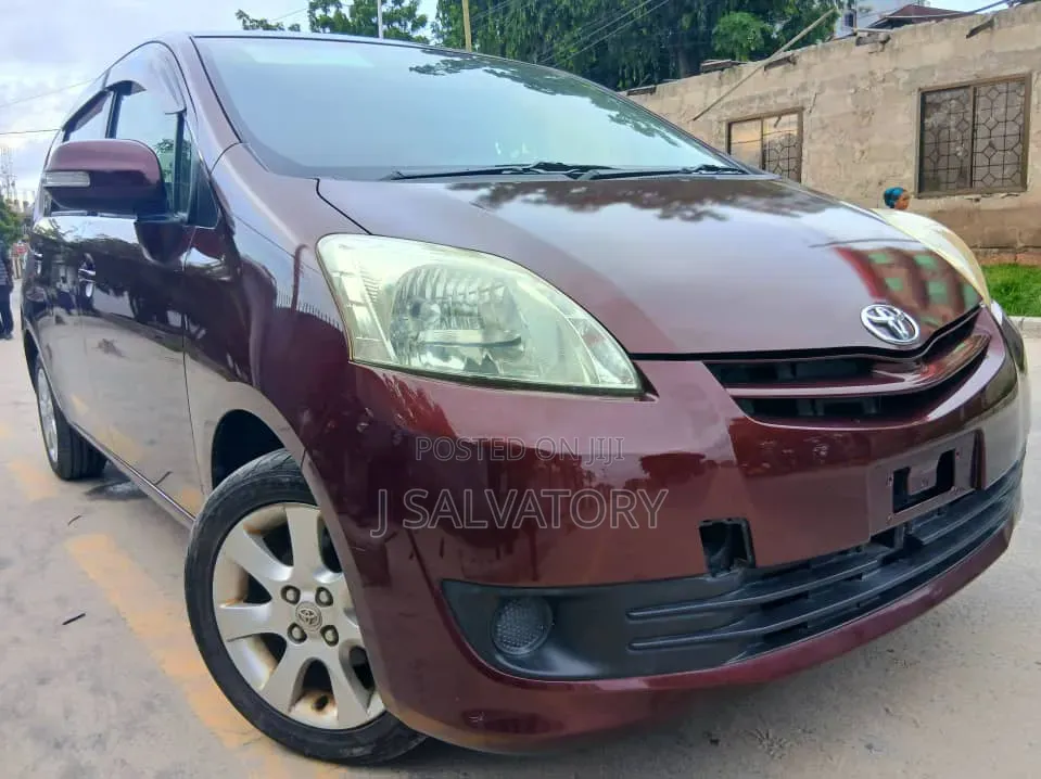 Toyota Passo Sette 1.5 AWD 2010 Red