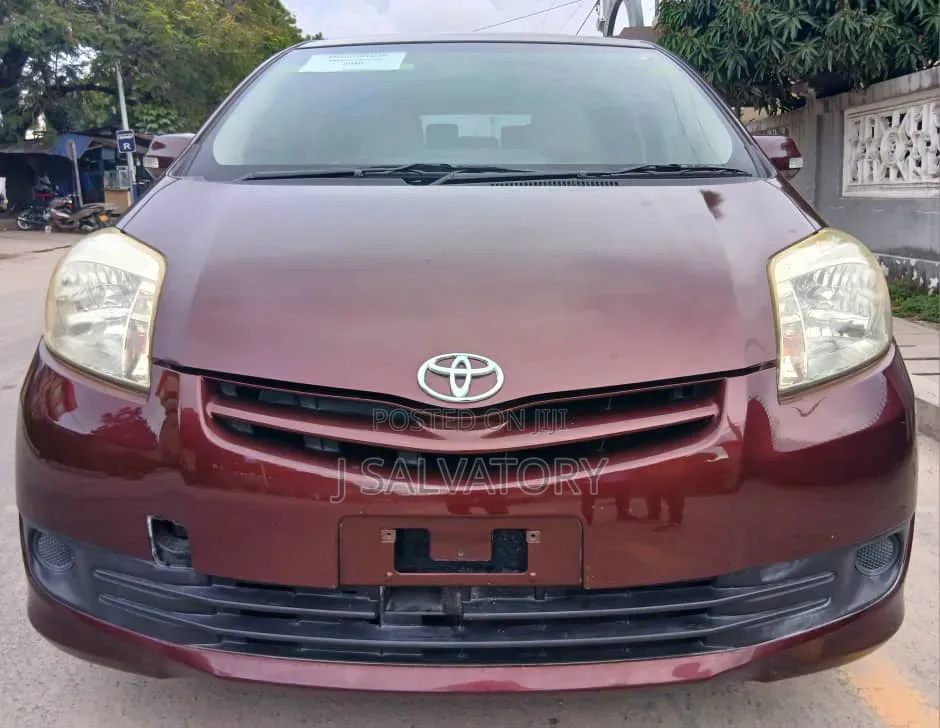 Toyota Passo Sette 1.5 AWD 2010 Red