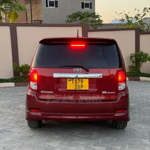 Toyota Corolla Rumion Hatchback 1.5 FWD 2008 Maroon