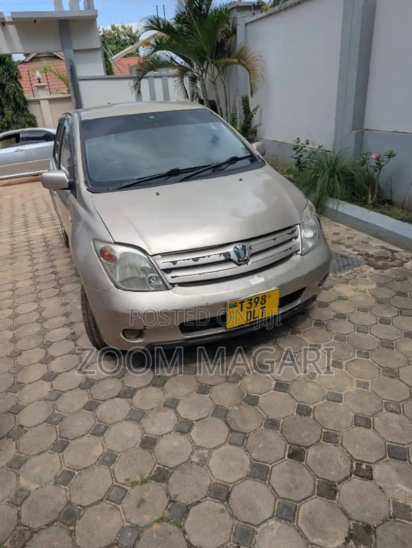 Toyota IST 2005 Beige