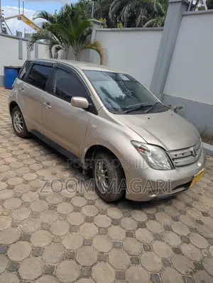 Toyota IST 2005 Beige