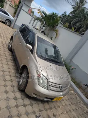 Toyota IST 2005 Beige