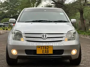 Toyota IST 2006 White