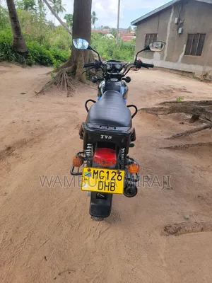 New TVS HLX 125 2025 Black