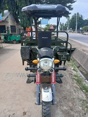 Bajaj Avenger 220 Cruise 2026 Green