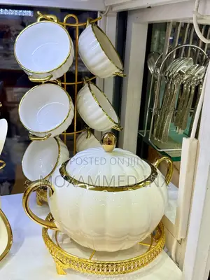 White and Gold Ceramic Soup Setfeatures a Pumpkin-Shaped Design