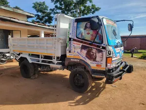 Mitsubishi Fuso 2005 White
