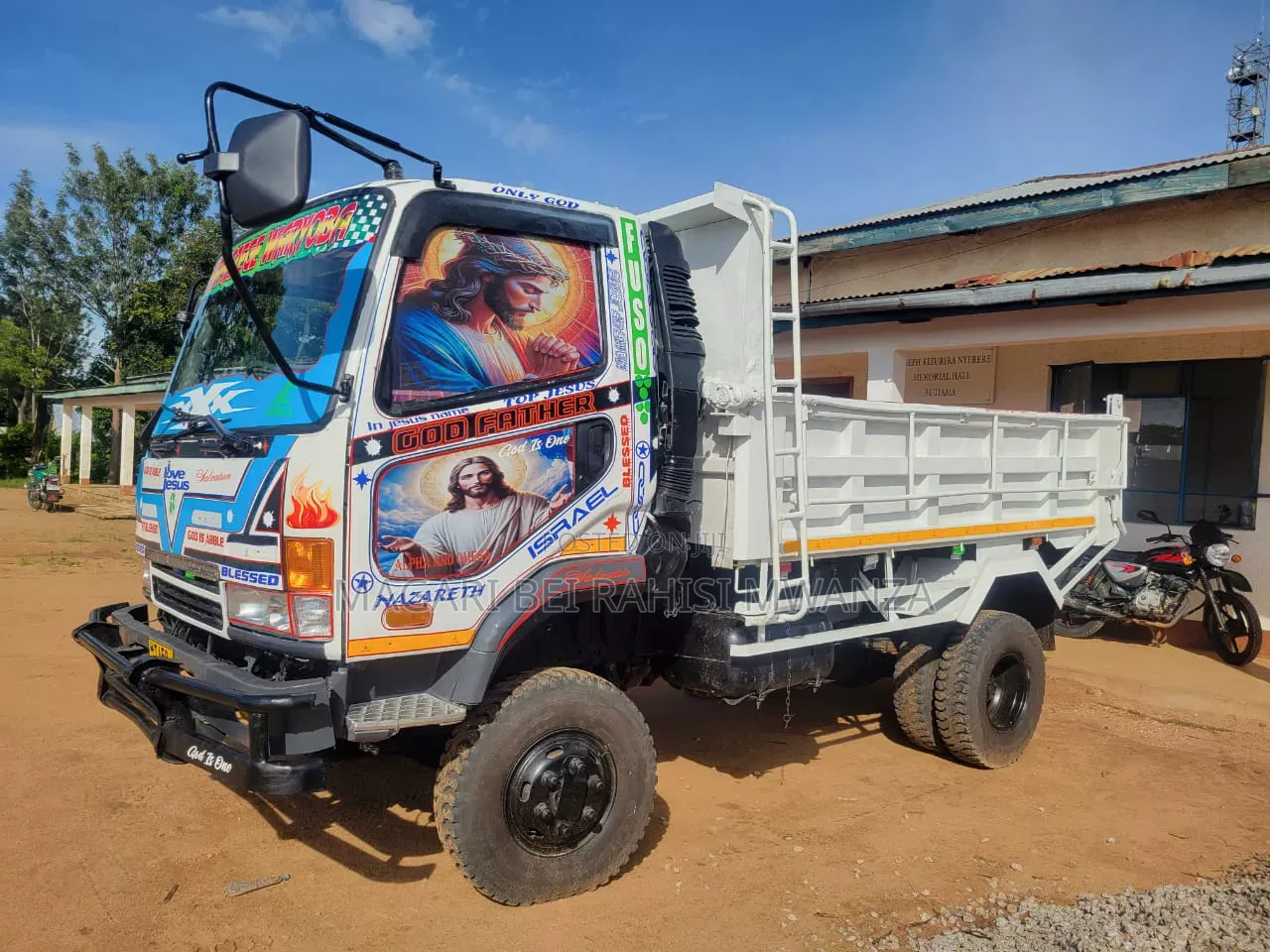 Mitsubishi Fuso 2005 White