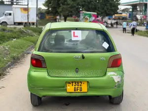 Toyota Vitz 2002 Green