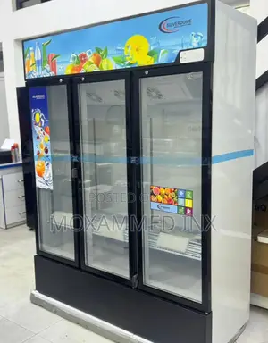 Silverdome 3 Doors Showcase Chiller, Model SCT-990.Capacity: 980l