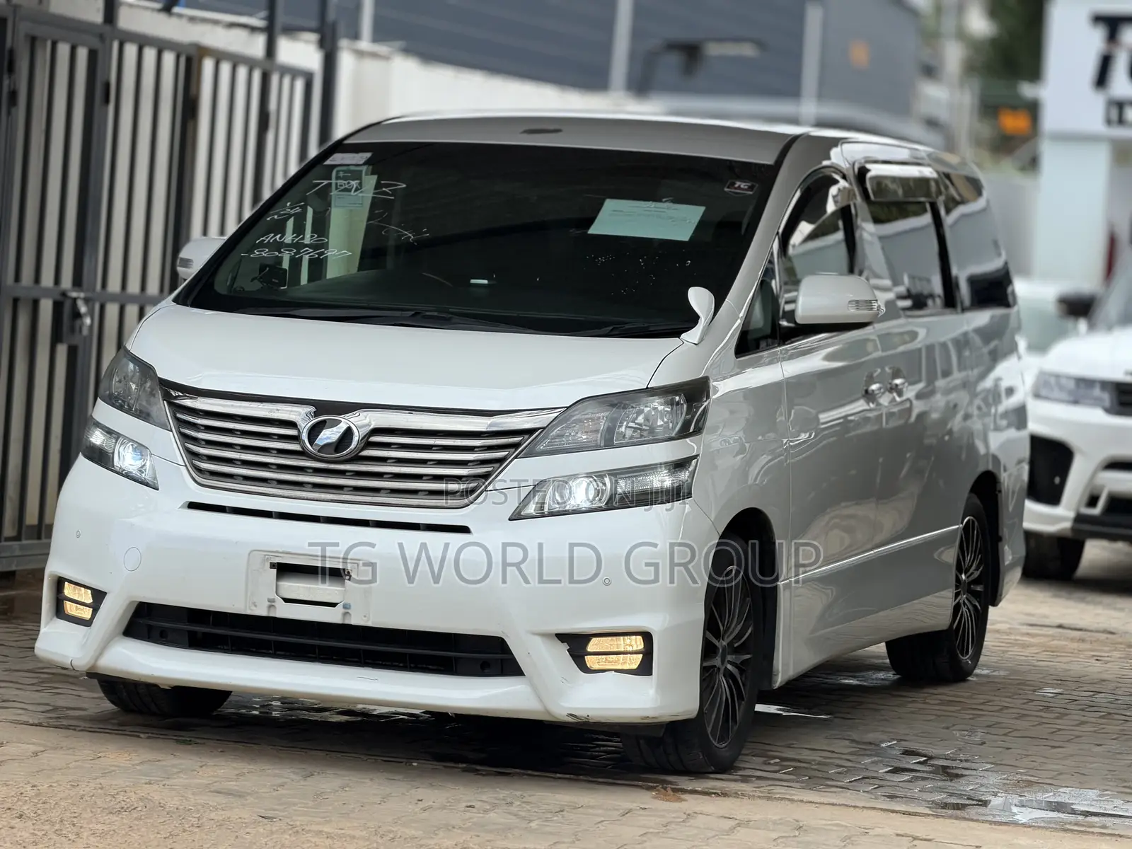 Toyota Alphard 2.4 Petrol FWD 2010 White