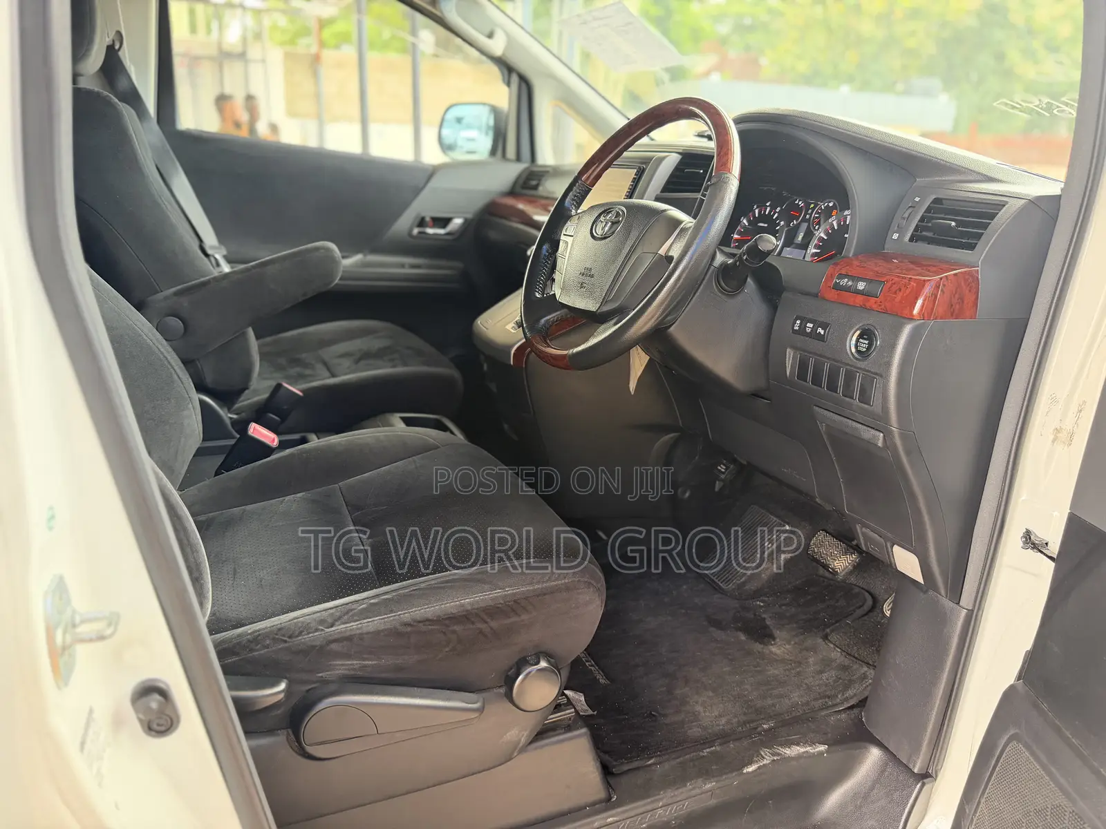 Toyota Alphard 2.4 Petrol FWD 2010 White