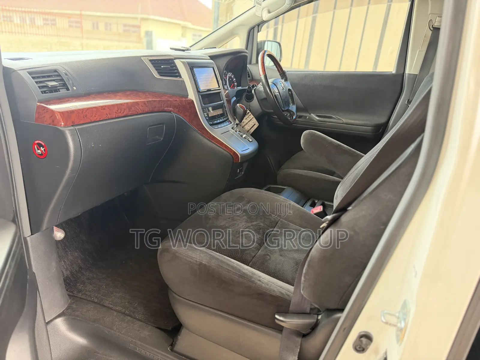 Toyota Alphard 2.4 Petrol FWD 2010 White