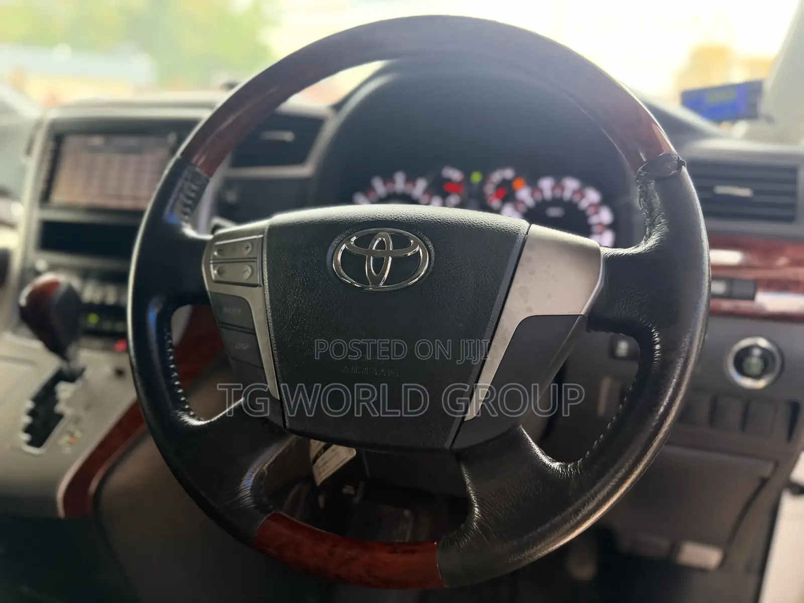 Toyota Alphard 2.4 Petrol FWD 2010 White
