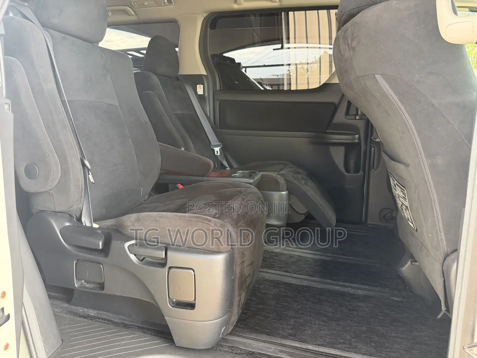 Toyota Alphard 2.4 Petrol FWD 2010 White