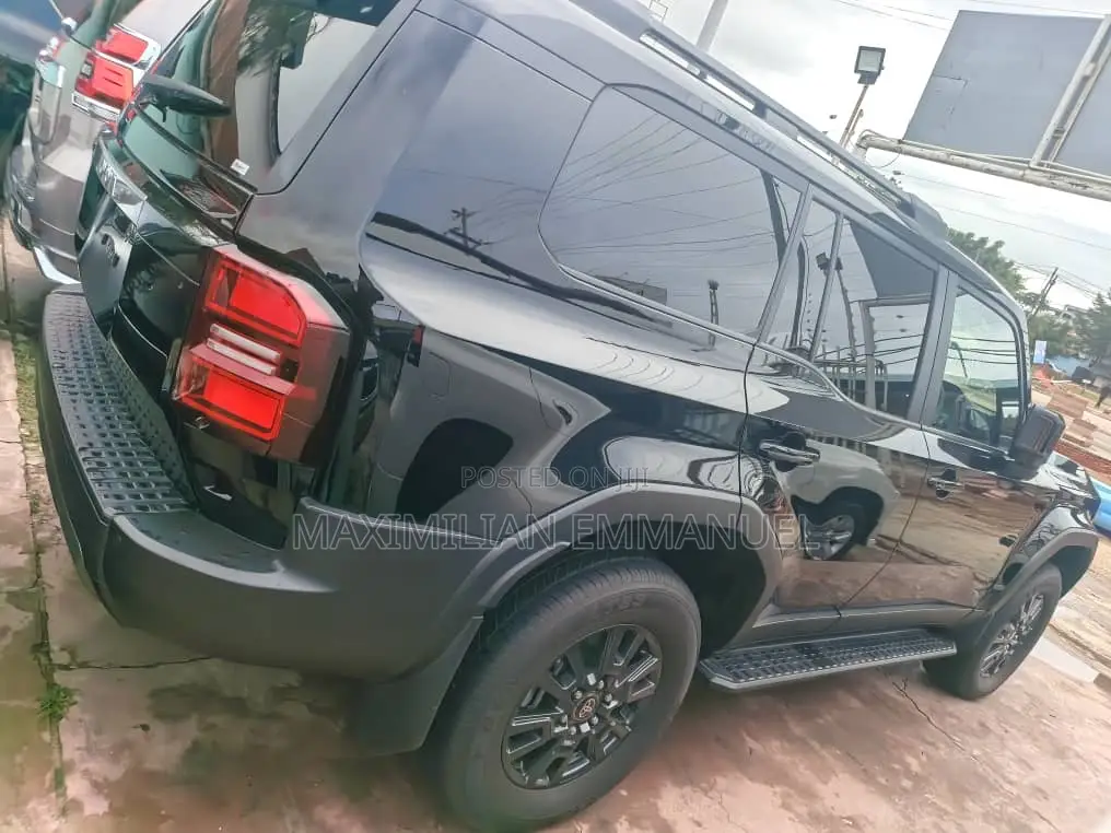 Toyota Land Cruiser Prado 2024 Black