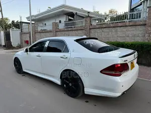 Toyota Crown 2009 White
