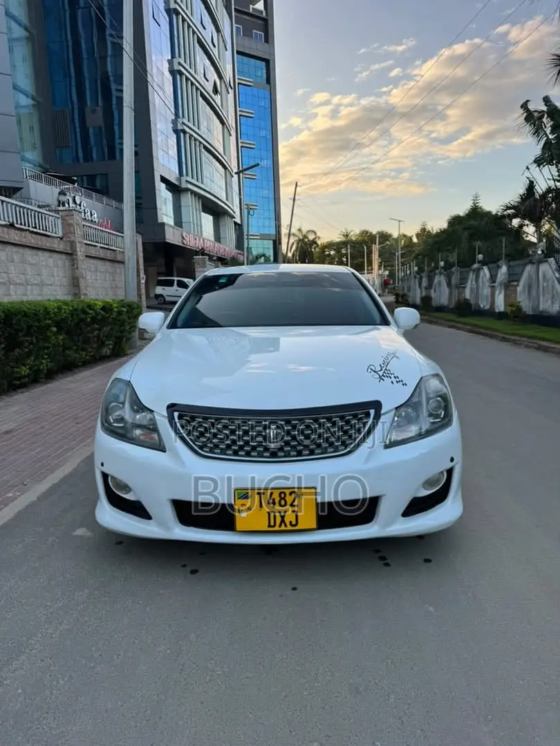 Toyota Crown 2009 White