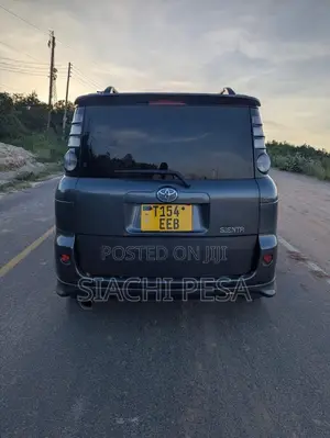 Toyota Sienta 2010 Gray
