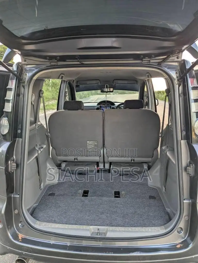 Toyota Sienta 2010 Gray