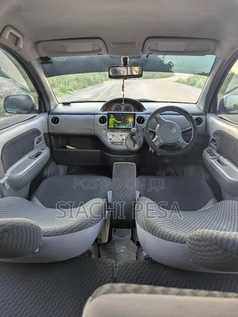 Toyota Sienta 2010 Gray