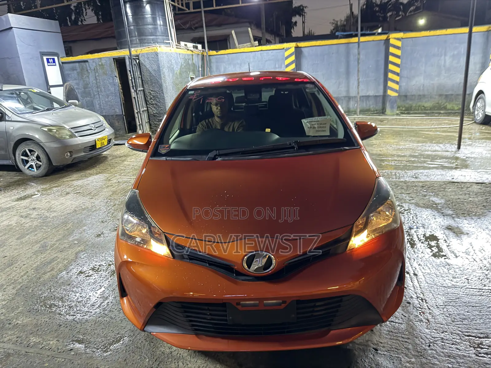 Toyota Vitz 1.0 FWD 5dr 2016 Orange