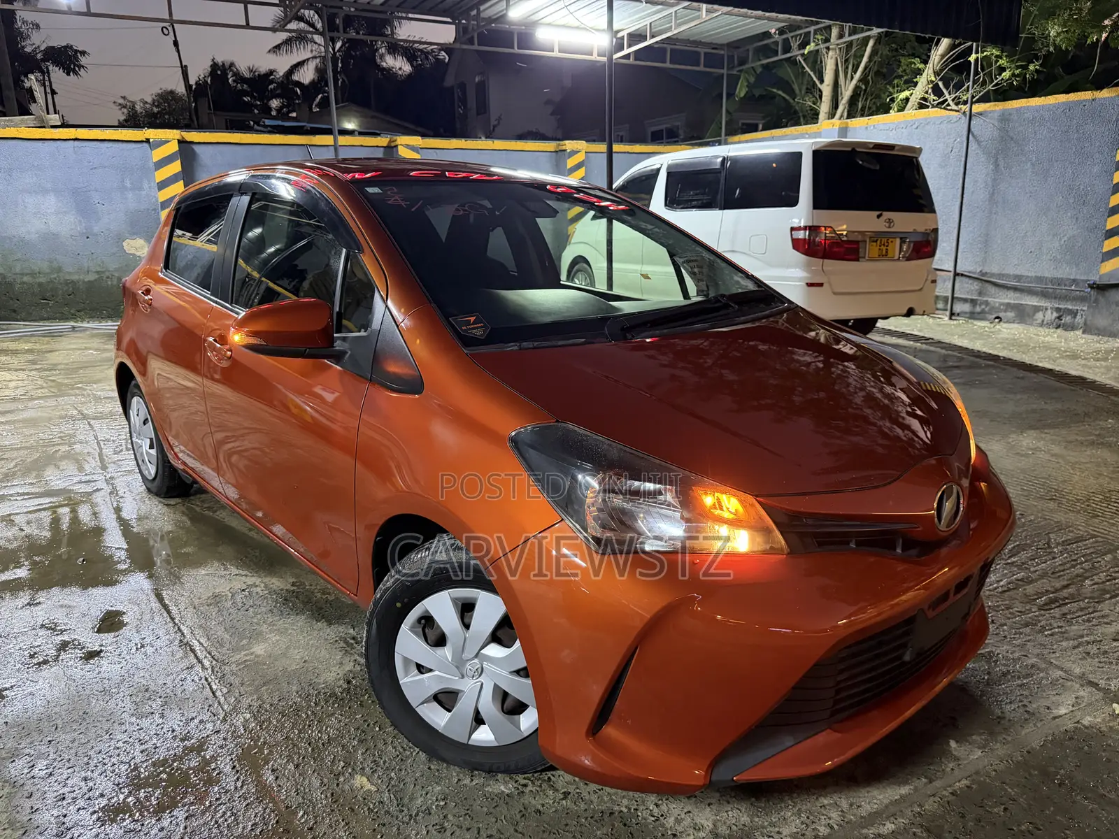 Toyota Vitz 1.0 FWD 5dr 2016 Orange