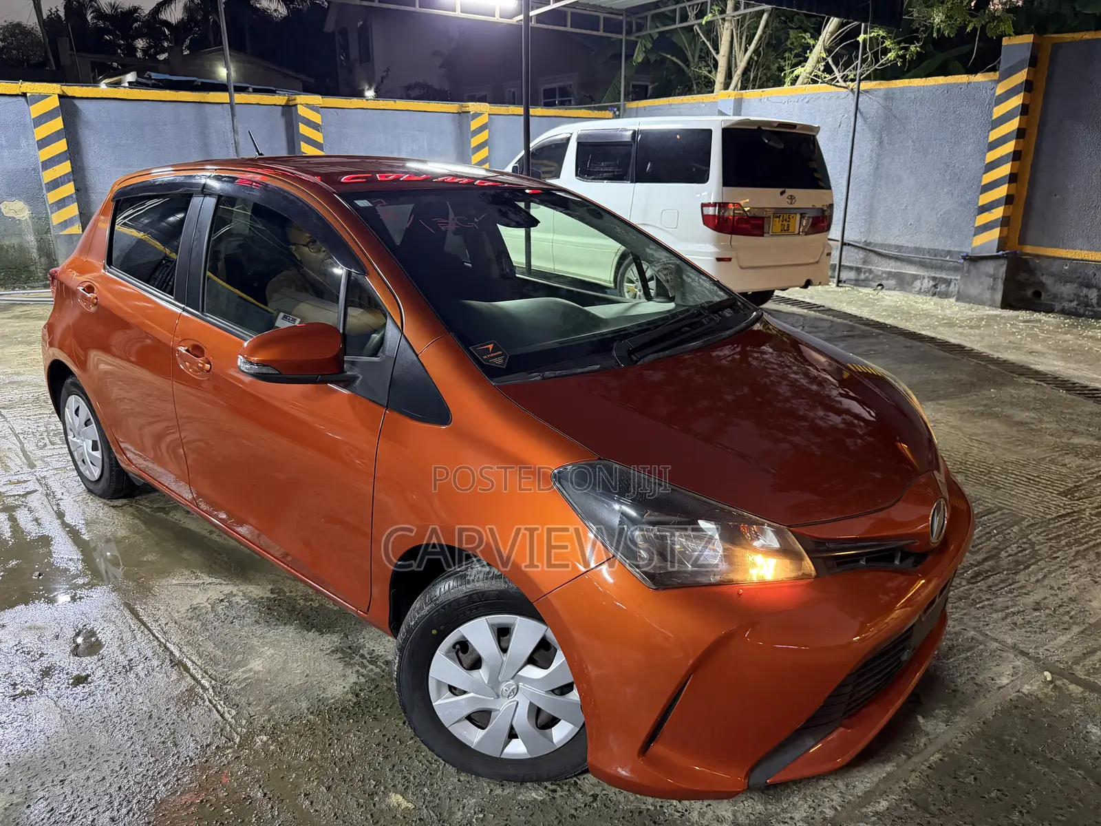 Toyota Vitz 1.0 FWD 5dr 2016 Orange