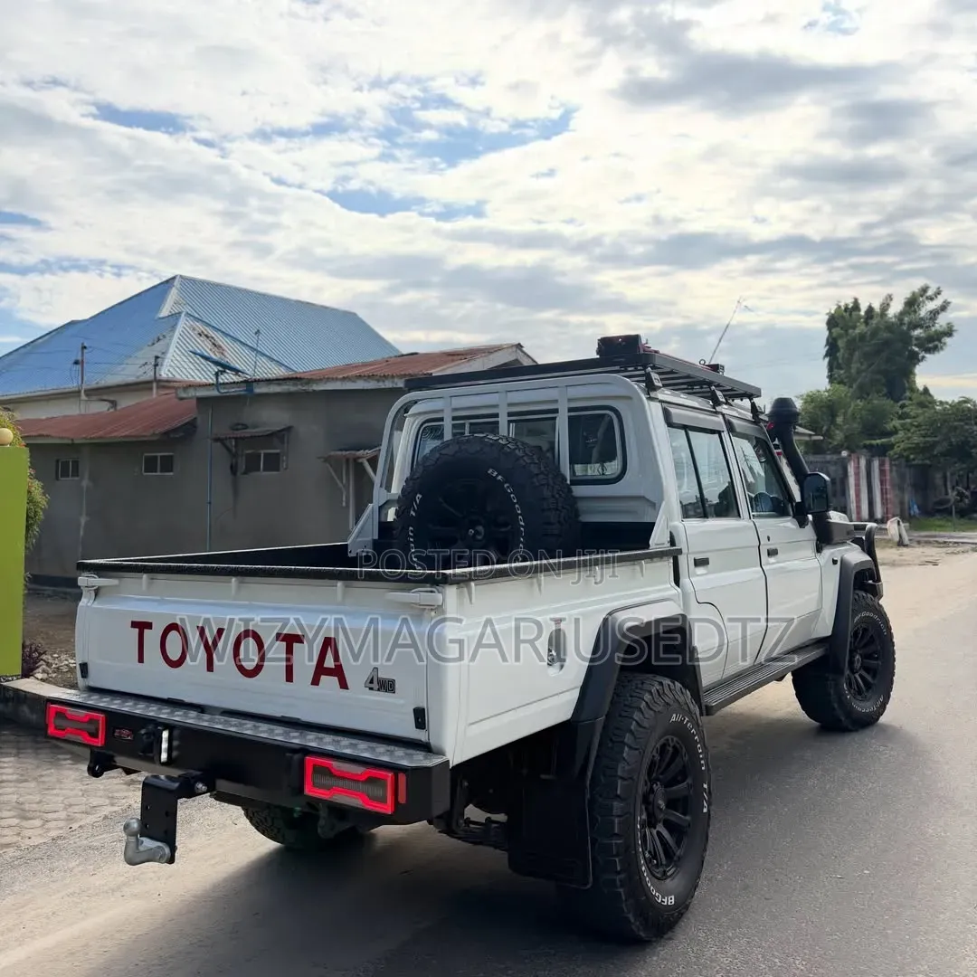 Toyota Land Cruiser 76 Series 2025 Off white