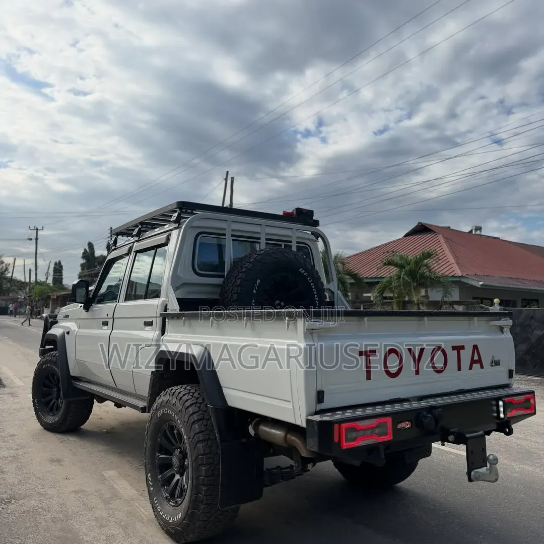 Toyota Land Cruiser 76 Series 2025 Off white