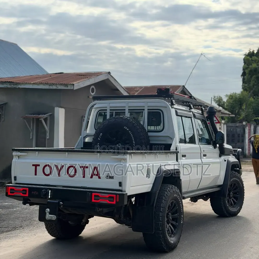 Toyota Land Cruiser 76 Series 2025 Off white