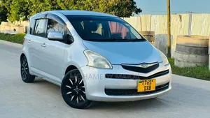 Toyota Ractis 2008 Silver